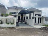 RUMAH DESIGN BALI DI LETDA SUJONO DEKAT PINTU TOL BANDAR SELAMAT MEDAN. HARGA 425 JT